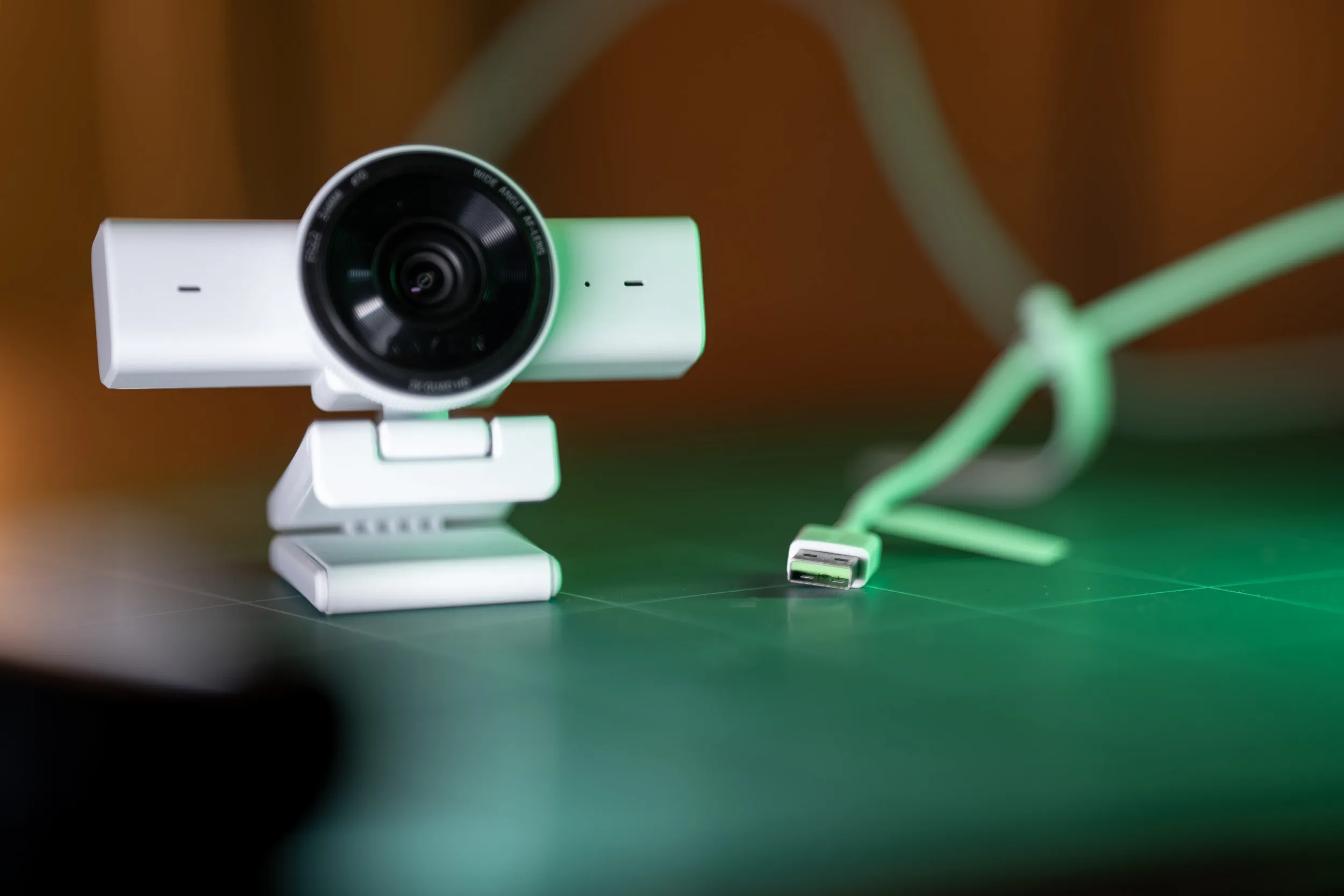 Nærbilde av den faste USB-A-enden på kabelen til Razer Kiyo V2 X