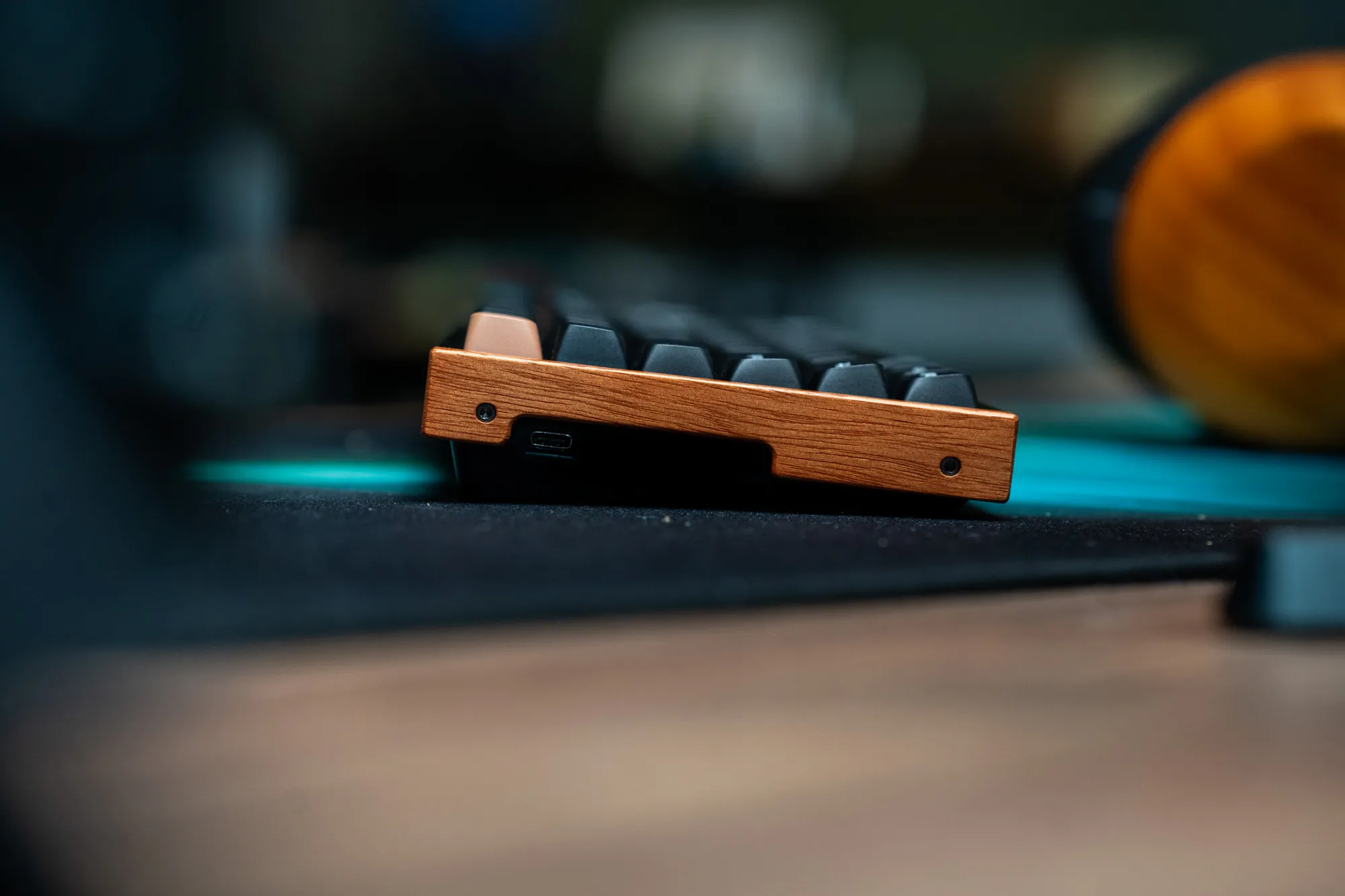 Keychron K4 HE SE fra siden