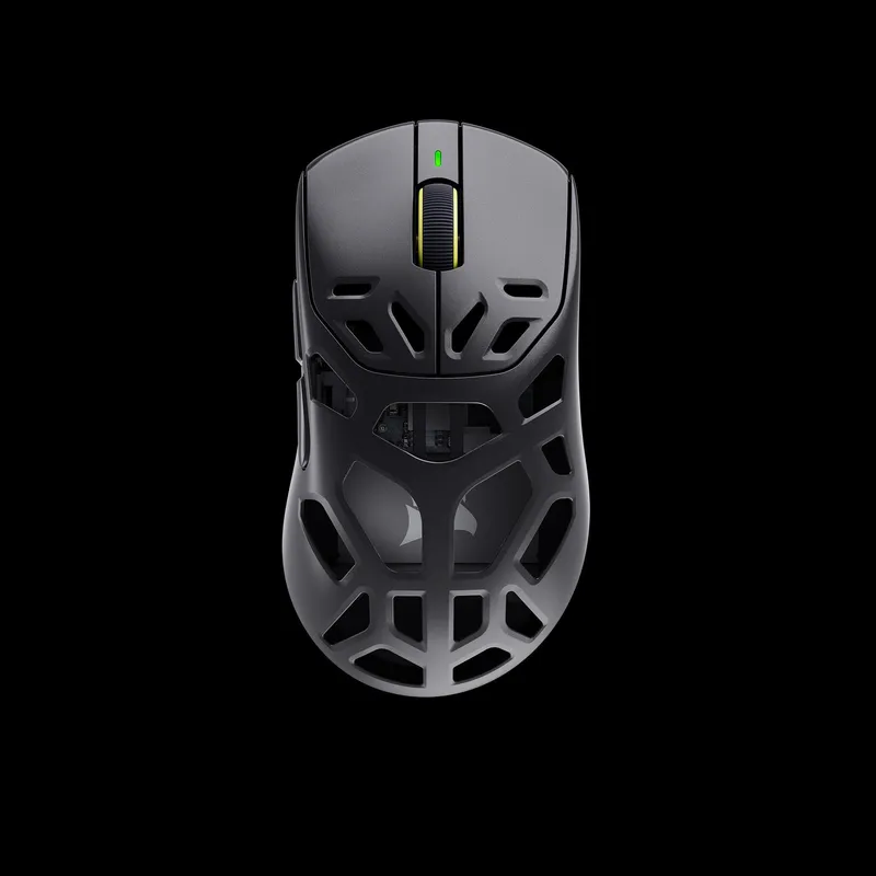Corsair Sabre v3 Pro PureVector Magnesium i sort magnesiumlegering med hullmønster, sett ovenfra