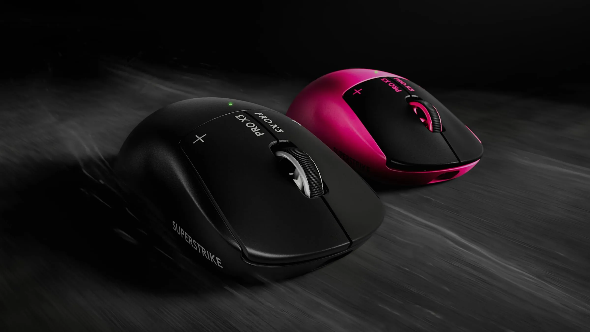 Logitech G Pro X3 Superstrike i Midnight Black og Magenta Eclipse side om side på mørk bakgrunn